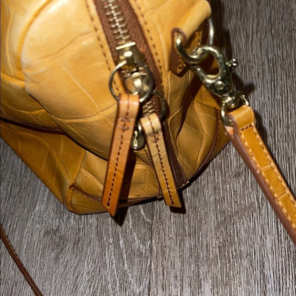 Fossil Sydney satchel purse light tan with crossbody strap
